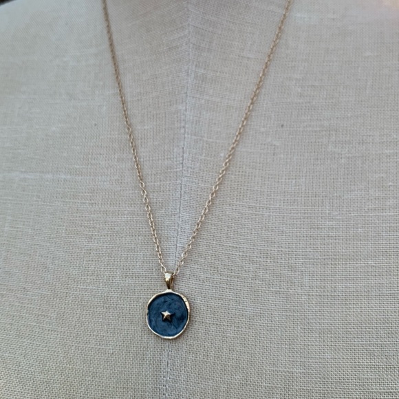 Jewelry - NWOT✨Reversible✨ Star Swirl & Bubble Pendant Necklace